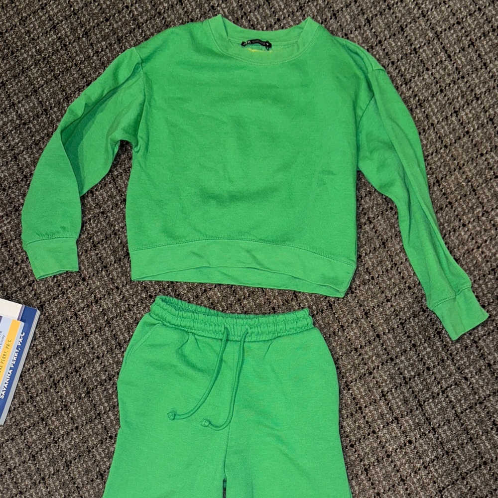 Zara Vibrant Green Sweatshirt and Joggers Set